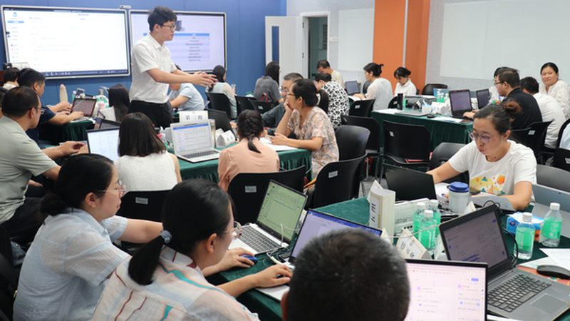 小标题：领导力培训，企业发展的关键要素